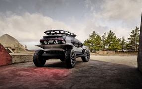 Автомобиль Audi AITRAIL Quattro 2019 года вид сзади