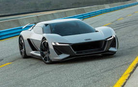 Спортивный серый автомобиль Audi PB 18 E-Tron 2018 года