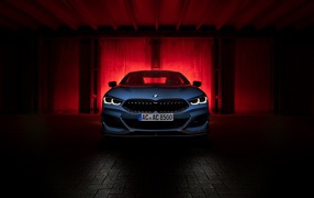 Автомобиль BMW I8  в гараже