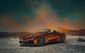 Коричневый кабриолет BMW Z4 в пустыне