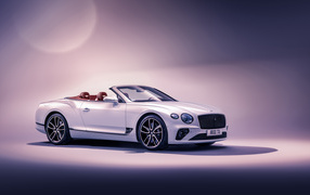 Белый автомобиль кабриолет Bentley Continental GT Convertible 2019 года 