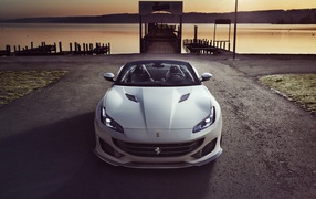 Быстрый автомобиль  Ferrari Portofino 2019 года вид спереди