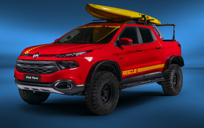 Красный пикап Fiat Toro Rescue на синем фоне
