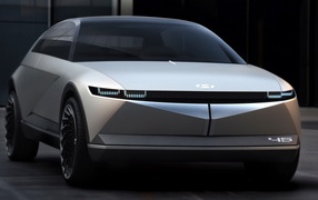 Серый автомобиль Hyundai 45 EV Concept 2019 года