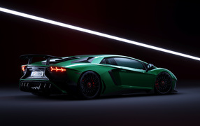Зеленый спортивный автомобиль Lamborghini Aventador SV вид сзади