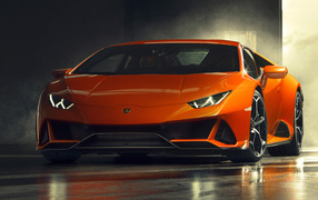 Оранжевый спортивный Lamborghini Huracan EVO, 2019 года в гараже
