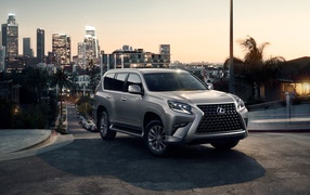Off-road vehicle Lexus GX 460, 2020 against the backdrop of the city