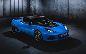 Синий автомобиль Lotus Evora GT410 Sport 