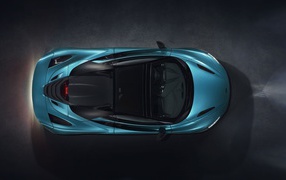 Спортивный голубой автомобиль McLaren 720S Spider, 2019 года вид сверху