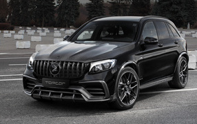Черный автомобиль Mercedes-AMG GLC-Klasse Inferno 