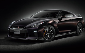 Автомобиль Nissan GT-R Naomi Osaka 2019 на сером фоне