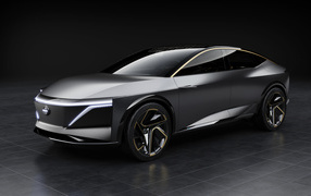 Серебристый автомобиль Nissan IMs Concept 2019 года
