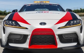 Автомобиль Toyota GR Supra Safety Car, 2019 года крупным планом