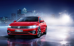 Красный автомобиль Volkswagen Lamando 2018 года на фоне ночного города 