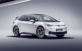 Белый Volkswagen ID.3 1st 2019 года на сером фоне