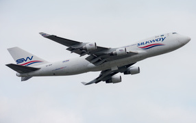 Пассажирский Boeing 747-400F авиакомпании  Silk Way в небе