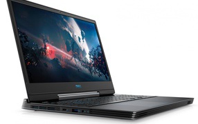 Игровой ноутбук Dell G5 15 на белом фоне