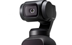 Миниатюрная карманная камера DJI Osmo Pocket, 2019 года на белом фоне