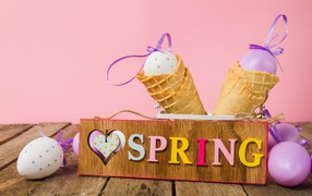 Надпись Весна на фоне вафельных рожков с яйцами