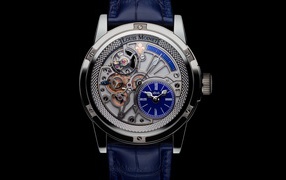 Стильные мужские часы Louis Moinet на черном фоне