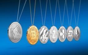 Разные монеты электронных валют на голубом фоне