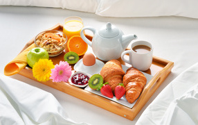 Breakfast for the sweetheart in bed on a tray