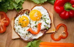 Fried eggs on toast with bell pepper
