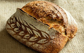 Свежий красивый хлеб с рисунком