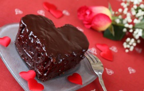 Торт в форме сердца с шоколадной глазурью 