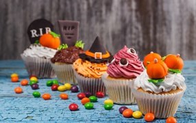 Cakes with cream treats for Halloween