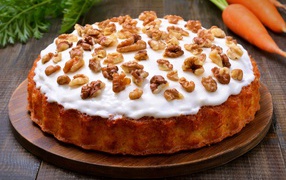 Морковный пирог со сметаной и грецкими орехами