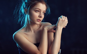 Нежная задумчивая грустная девушка 