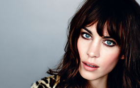 Голубоглазая девушка модель Алекса Чанг лицо крупным планом