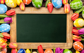 Крашеные яйца с тюльпанами вокруг рамки, шаблон для открытки на праздник Пасха