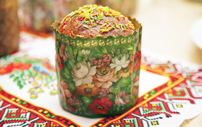 Кулич с посыпкой на Великий праздник Пасха
