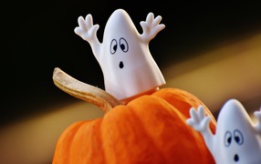 Halloween pumpkin ghosts