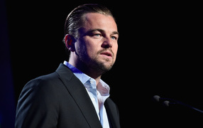 Актер Леонардо Ди Каприо у микрофона