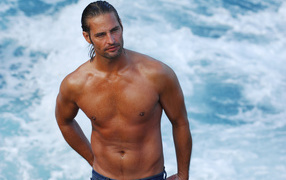 Красивый мужчина, актер Джош Холлоуэй