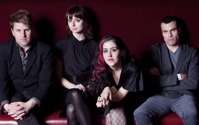 Американская группа Freezepop в черных нарядах