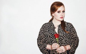 Певица Адель с красной розой в руке