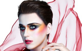 Певица Кэти Перри с ярким макияжем