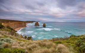 Красивый вид с утеса на морской залив 