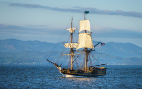 Американское парусное судно в заливе