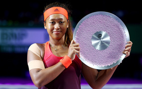 Японская теннисистка Наоми Осака с наградой 