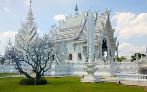 Beautiful white temple Wat Rong Khun, Chiang Rai. Thailand