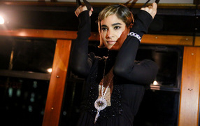 Актриса София Бутелла в черном платье 