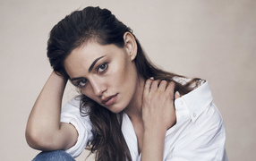 Австралийская актриса Фиби Тонкин