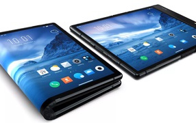 Сгибаемый смартфон Royole FlexPai на белом фоне