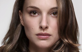 Кареглазая девушка, актриса Натали Портман лицо крупным планом