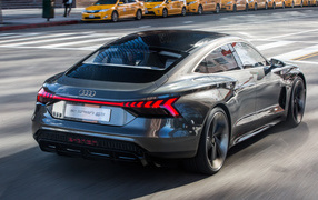 Автомобиль Audi E-Tron GT, 2019 года вид сзади